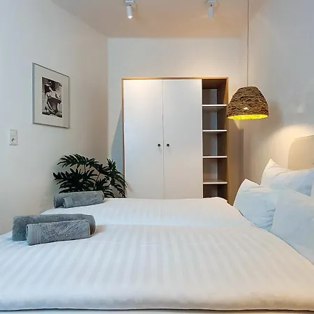 Komm - Zentral- Bahnhof- Congress Ccs- Parkplatz Apartment *