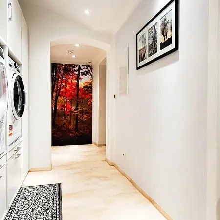 Komm - Zentral- Bahnhof- Congress Ccs- Parkplatz Apartmán