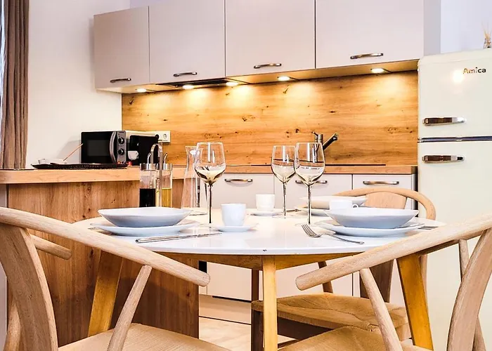 Daire Komm - Zentral- Bahnhof- Congress Ccs- Parkplatz *