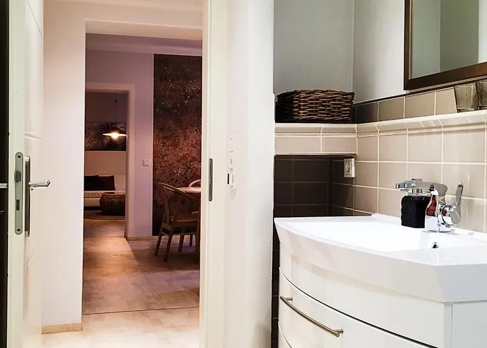 Daire Komm - Zentral- Bahnhof- Congress Ccs- Parkplatz Suhl